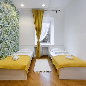 Royal Rooms***